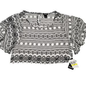 Stoosh White Black Crop Shirt NEW Scoop Neck Short Sleeves Tee Top Womens Size M